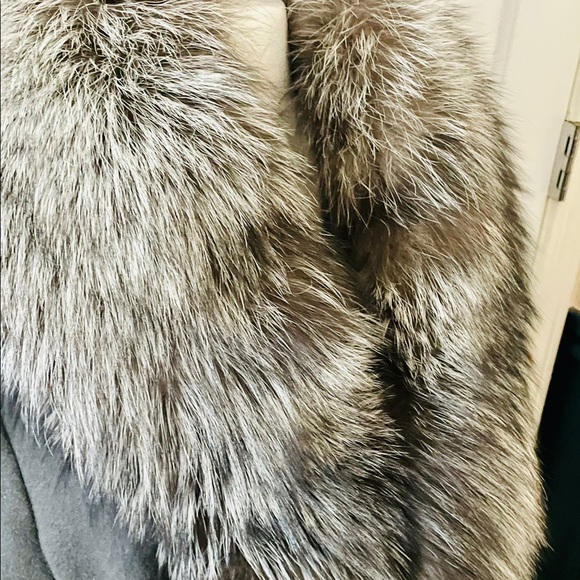 Elie Tahari Women's Sasha Wool Wrap Coat with Real Fur Collar like new Xlarge - Picture 3 of 16